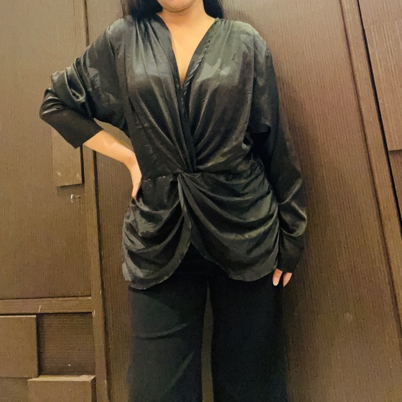 Black satin top like new - Picture 2 of 6